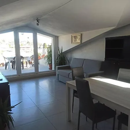 Apartment Attico Padenghe Vista Lago Ascensore E Terrazza Padenghe sul Garda